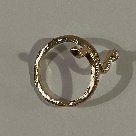 NEW Goldtone Snake Ring. - Picture 3 of 3